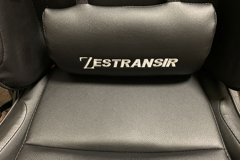 ZESTRANSIRのゲーミングチェア